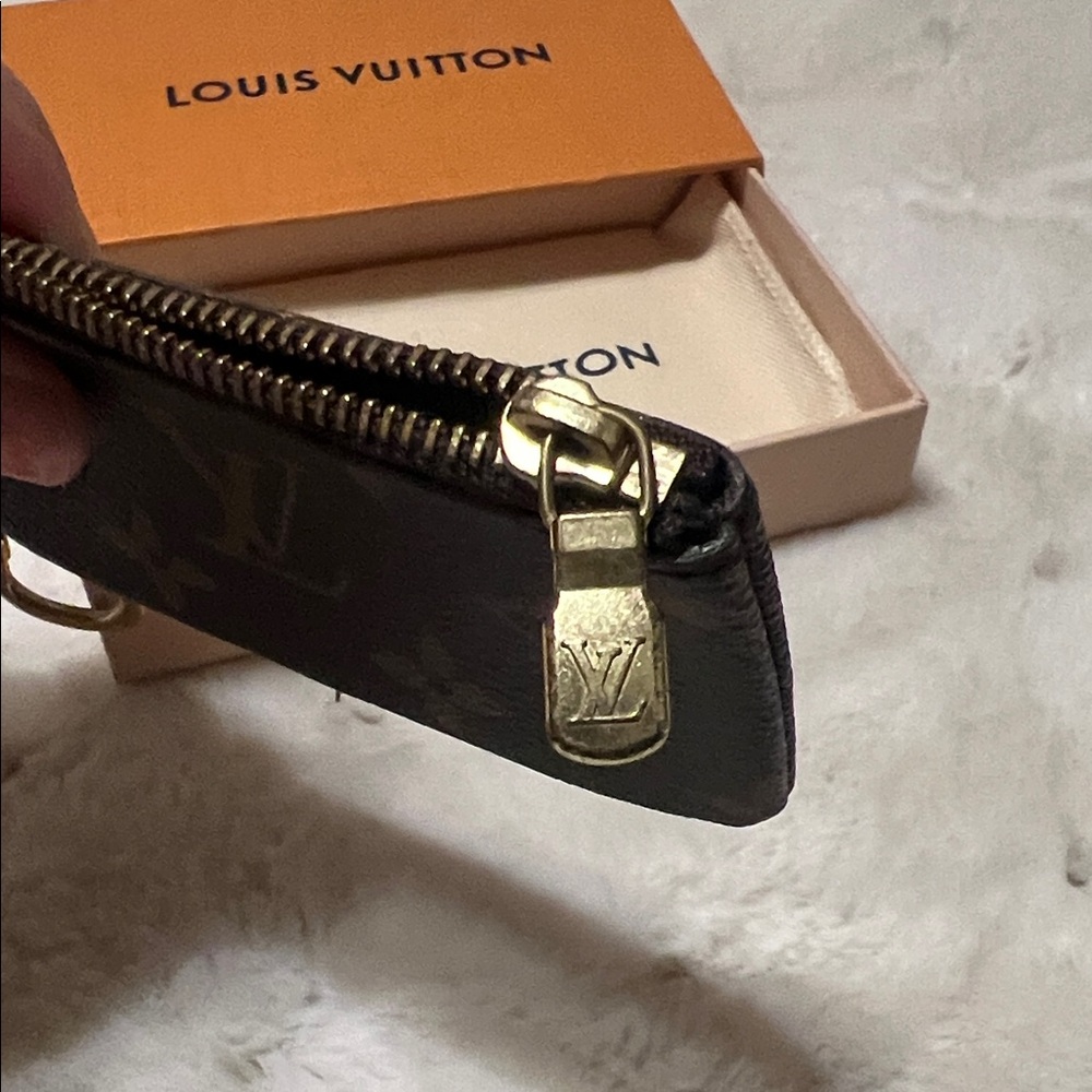 Louis Vuitton Brown Monogram Key Holder - Picture 4 of 4